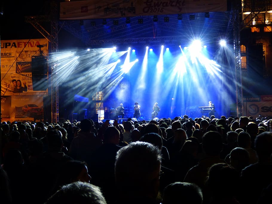 group of men singing on stage, concert, scene, light, the crowd HD wallpaper