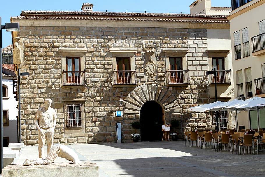 plasencia spain, hotel, sculpture, state of two men, arch, cafe, HD wallpaper