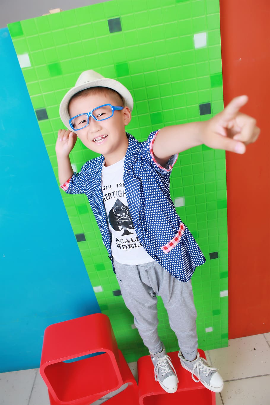 handsome guy, boy, trend, one person, glasses, childhood, real people HD wallpaper