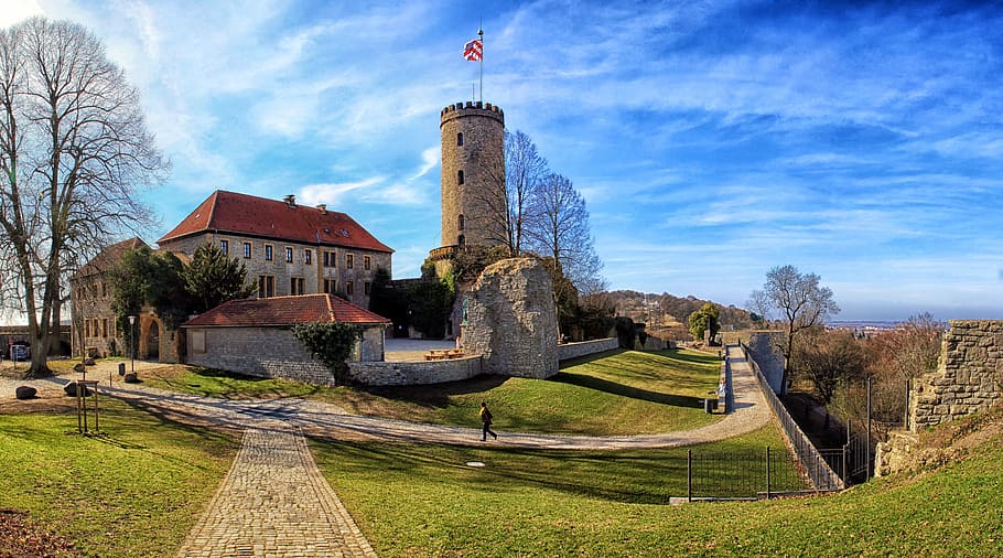 person walking on pavement near house at daytime, sparrenburg, HD wallpaper
