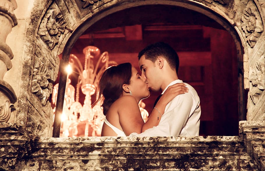 man and woman kissing each other, wedding, colonial zone, santo domingo, HD wallpaper
