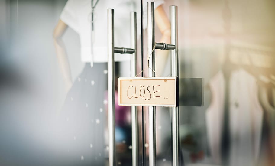 close signage on door, Close door signage hanging on metal handle HD wallpaper