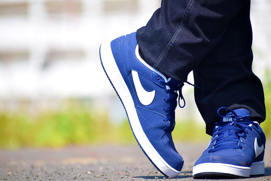 Blue Nike Low-top Shoes, fashion, feet, footwear, macro, outdoors, HD wallpaper