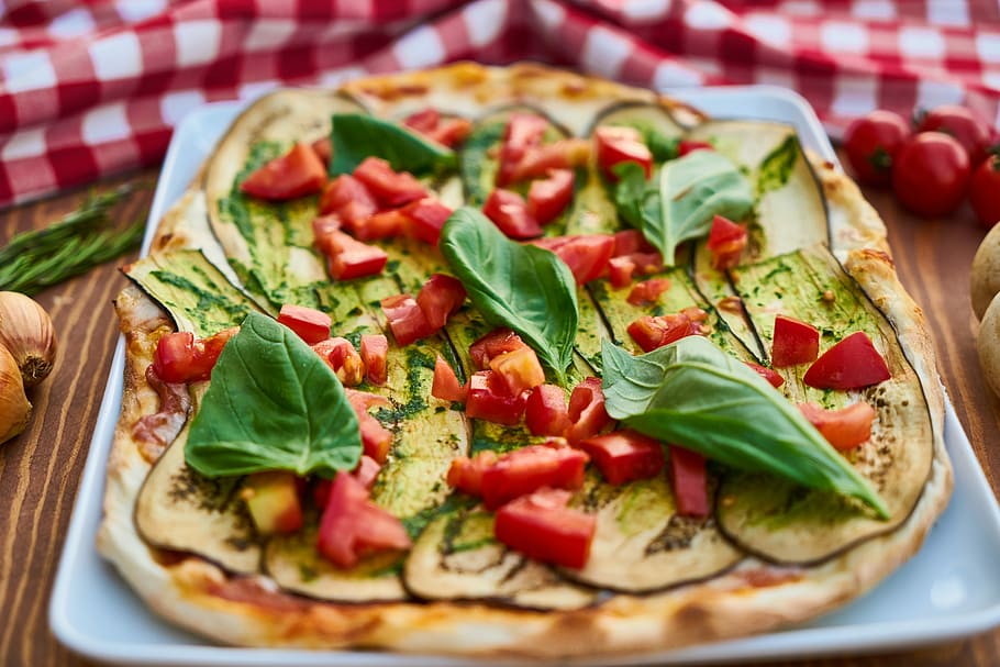 pizza in white plate placed on table, pepper, dough, vegetable HD wallpaper