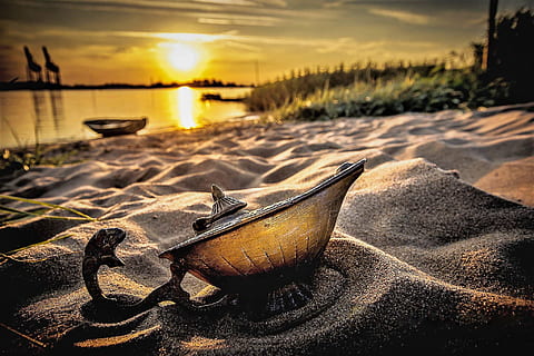 shallow focus photography of lamp on white sand during daytime HD wallpaper