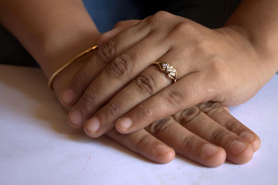 Significance Of Engagement Ring In Hindu Religion In Hindi| सगाई की अंगूठी  का क्या है महत्व, जानें| | significance of engagement ring in hindu  religion | HerZindagi