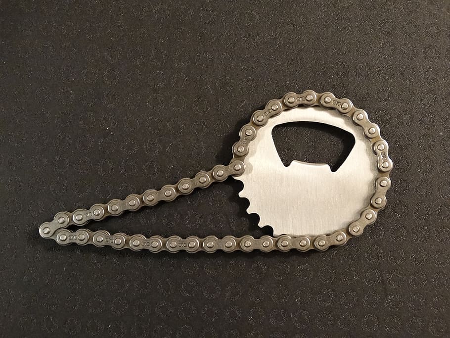 chain, gear shape, bottle opener, indoors, studio shot, necklace HD wallpaper