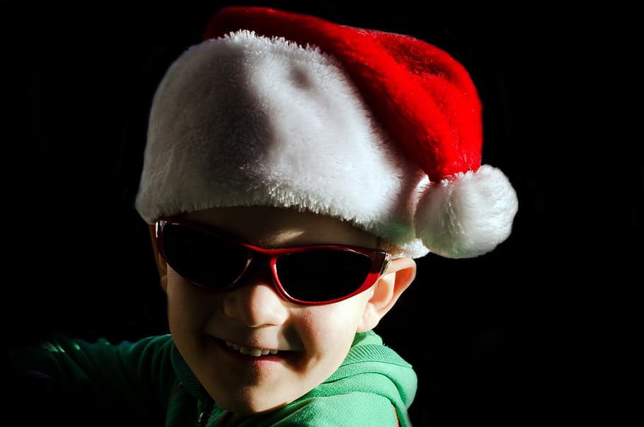 boy in green top and wearing red hat smiling, little, santa HD wallpaper