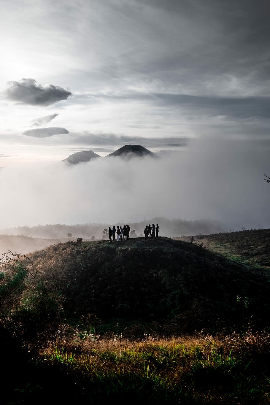 people standing on top of mountain, group of person on top of mountain HD wallpaper