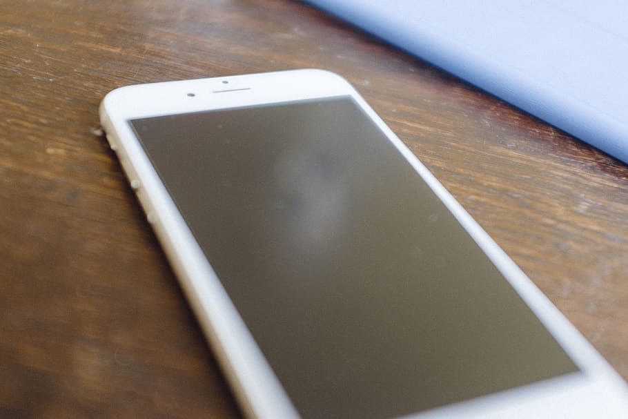 iPhone closeup, objects, technology, touch Screen, table, mobile Phone HD wallpaper