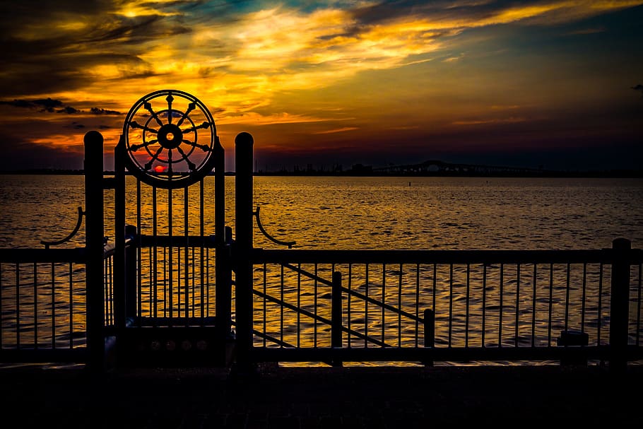 silhouette of fence in front of body of water, sunset, summer HD wallpaper