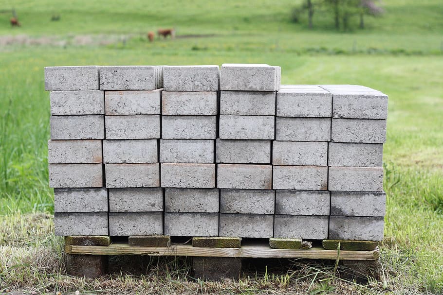 composite stones, range, stack, wooden pallet, build, grass HD wallpaper
