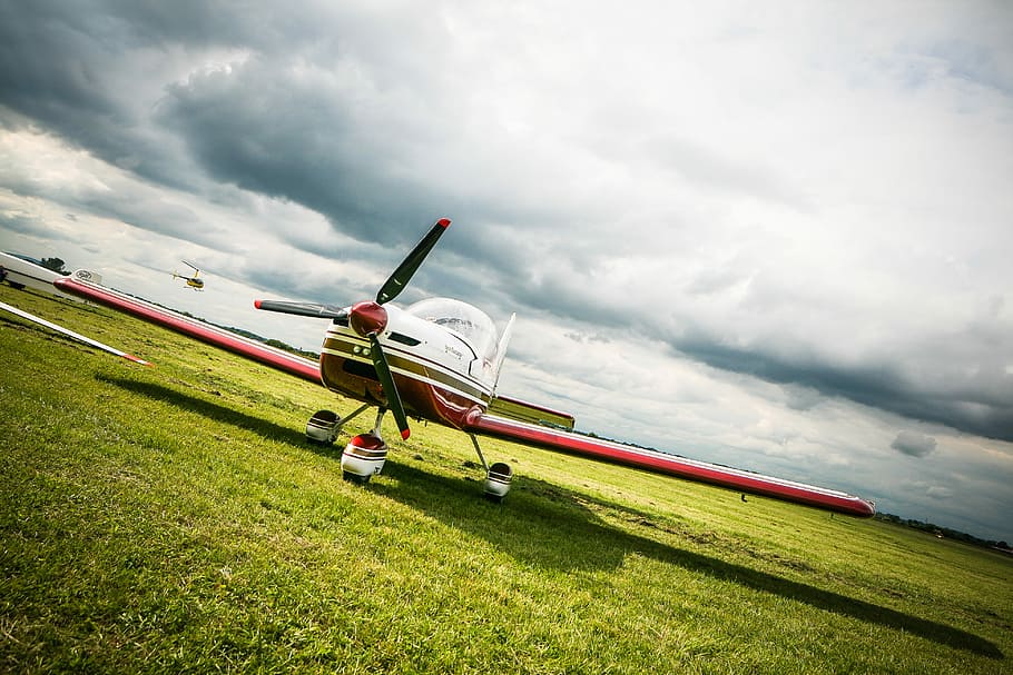Red Airplane, air Vehicle, flying, sky, propeller, aircraft Wing HD wallpaper