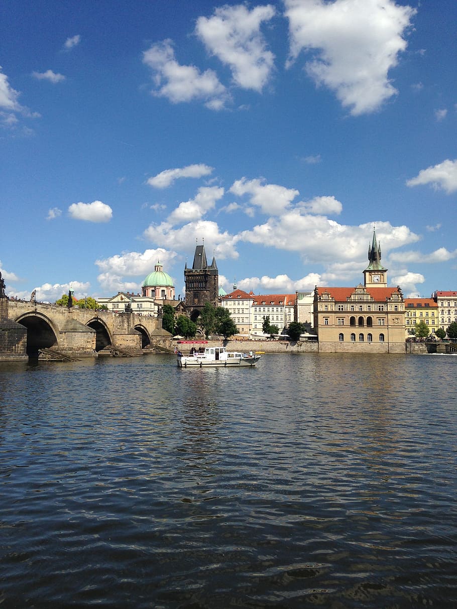Charles Bridge, Vltava, Prague, Steamer, river, architecture, HD wallpaper