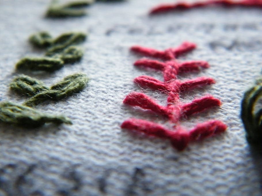 red, green, white, background, blurred, embroidered, flowers HD wallpaper