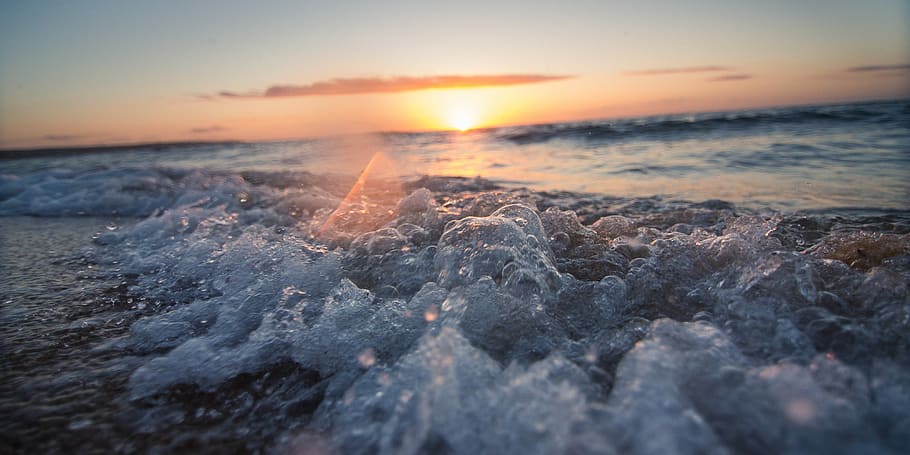 ocean waves by the seashore during sunset, closeup photo of body of water HD wallpaper