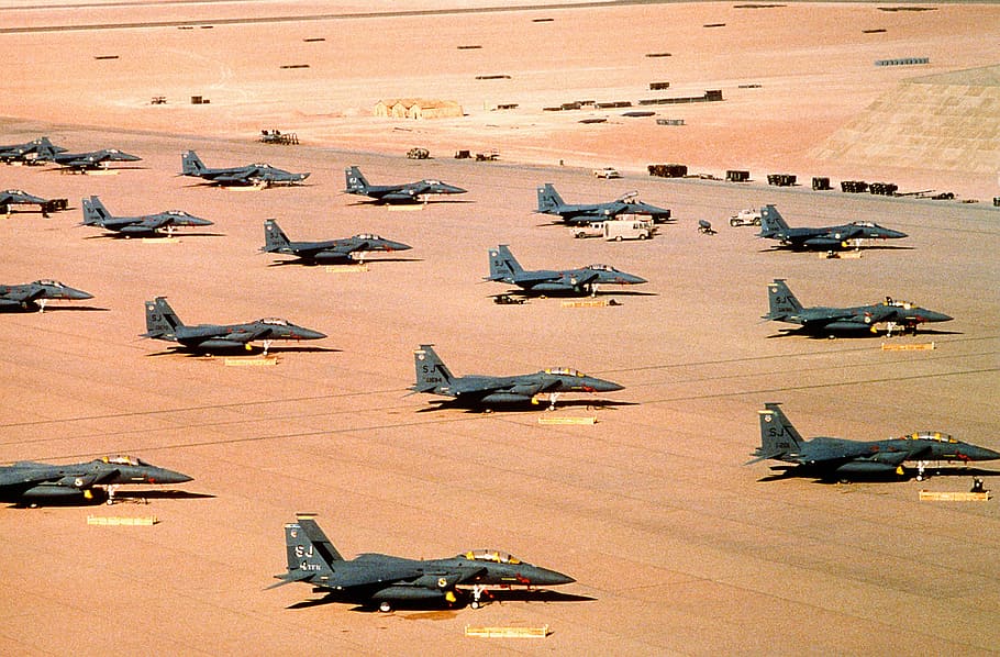 F-15Es parked during Operation Desert Shield in the Gulf War, HD wallpaper