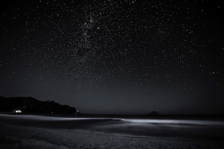 grayscale photo of body of water under stargazing phenomenon HD wallpaper