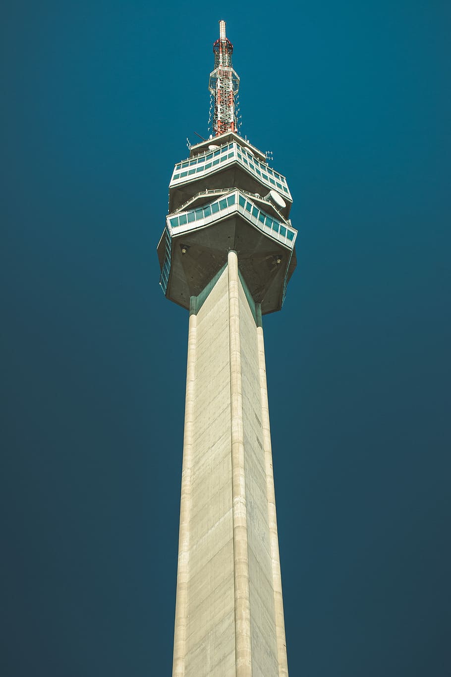 low angle photography of a watch tower, gray concrete tower, windows HD wallpaper