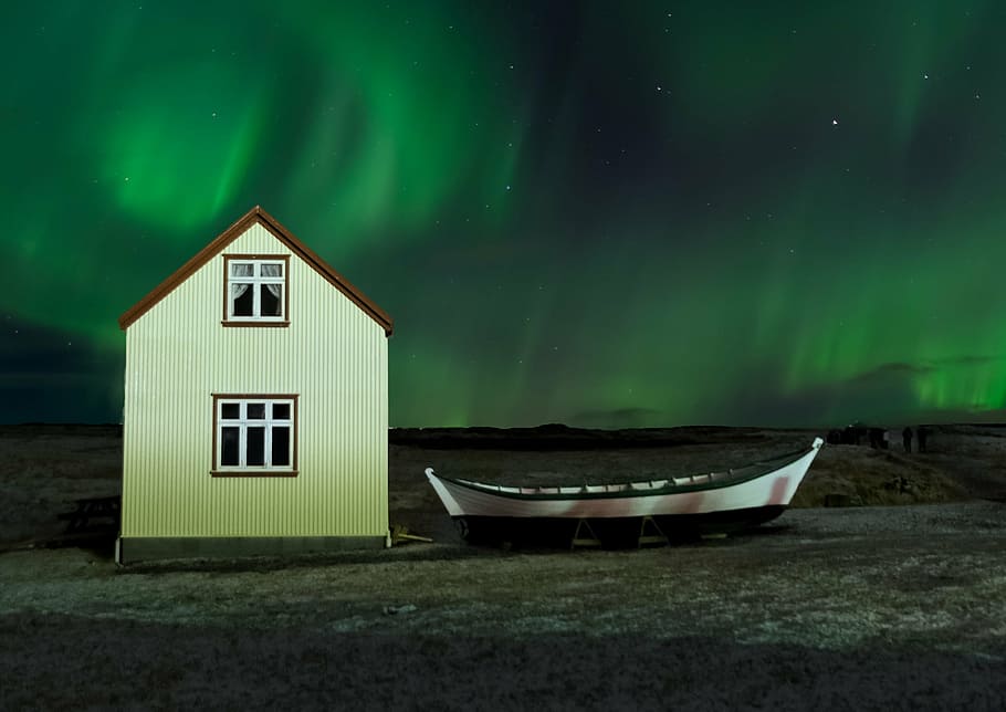 white and brown house near white canoe boat, aurora borealis HD wallpaper