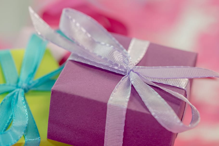square purple gift box with bowtie accent, made, package, loop HD wallpaper