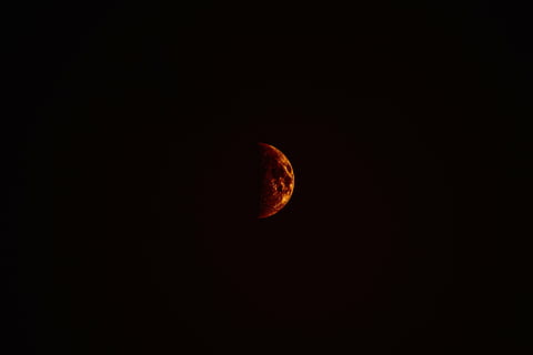 red half moon, closeup, photo, lunar, eclipse, dark, night HD wallpaper