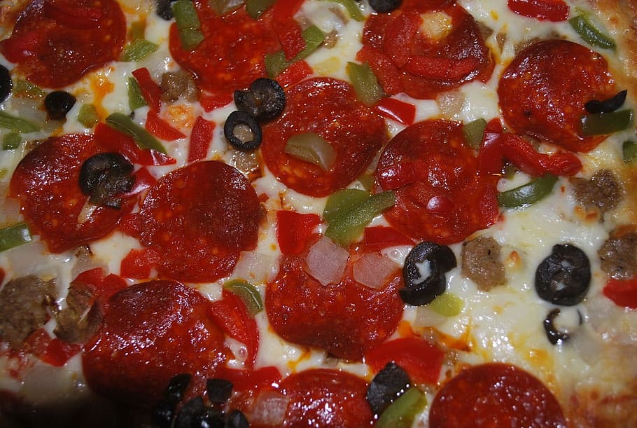 Pizza, Pie, Toppings, Sauce, Cheese, pepperoni, olives, food and drink HD wallpaper