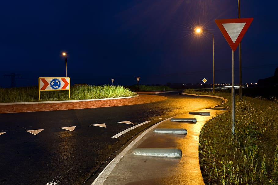 road surface reflection, groningen, poly civil, sign, night HD wallpaper