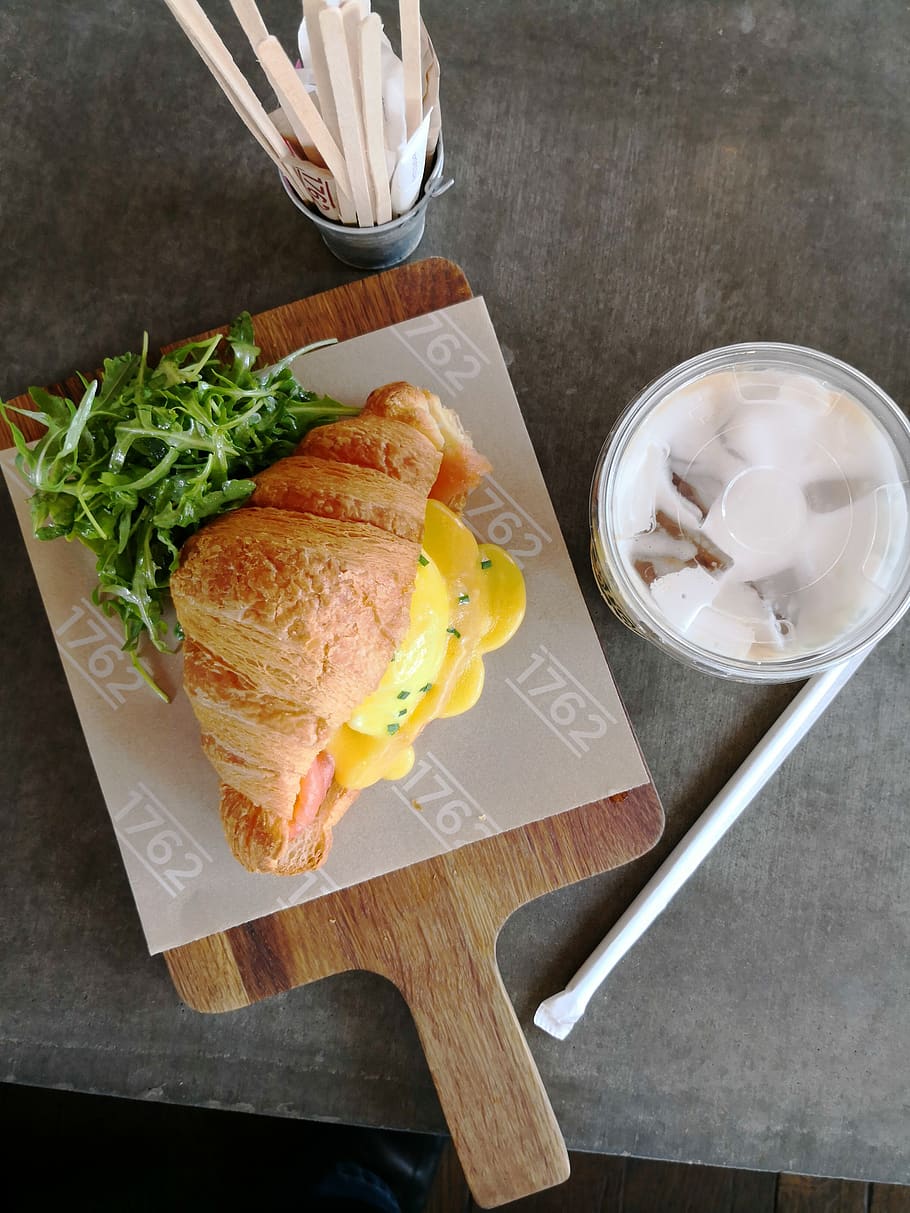 croissant, poached eggs, lunch, food and drink, freshness, table HD wallpaper