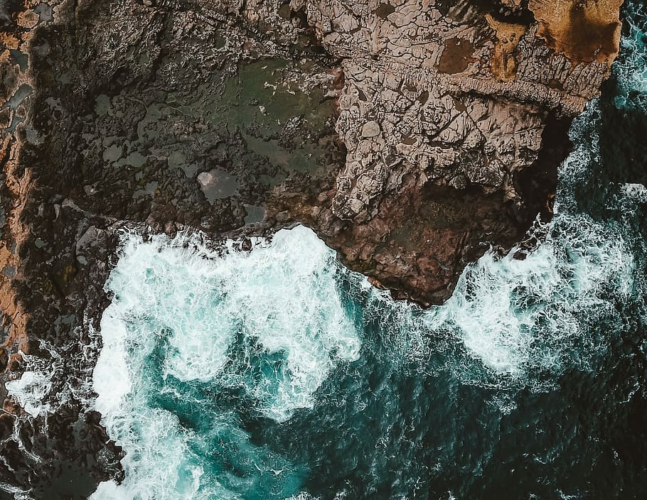 body of water crushing on shore, aerial view of body of water during daytime HD wallpaper