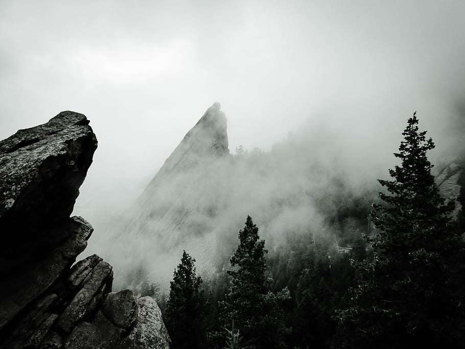 Fog on the Third Flatiron, mountain surrounded by sea of clouds HD wallpaper