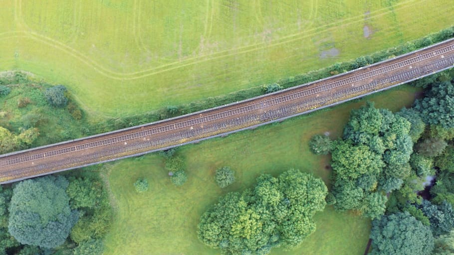 birds eye view of a train rail and trees, bird's eyeview of park