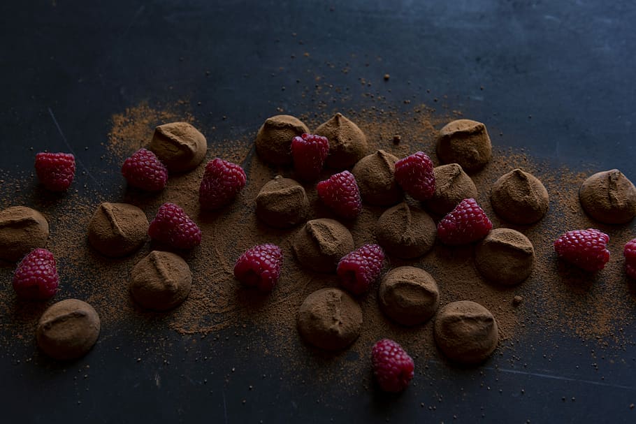raspberry and chocolate, raspberries and chocolate lot on black surface HD wallpaper