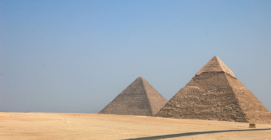 sea, cat, vase, pyramid, architecture, desert, the past, travel destinations HD wallpaper