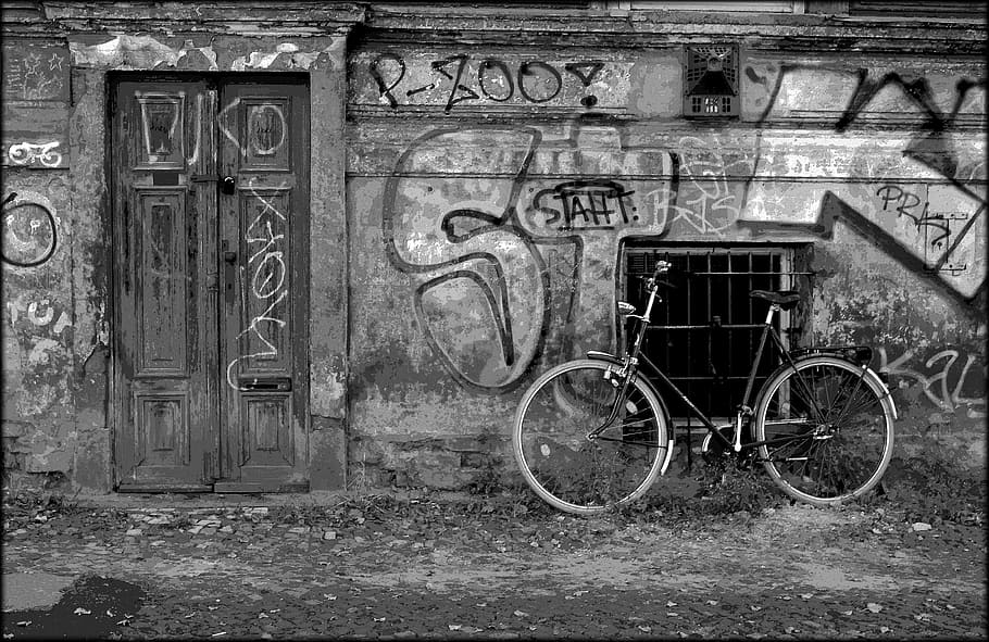 gray road bike, house facade, architecture, building, input HD wallpaper