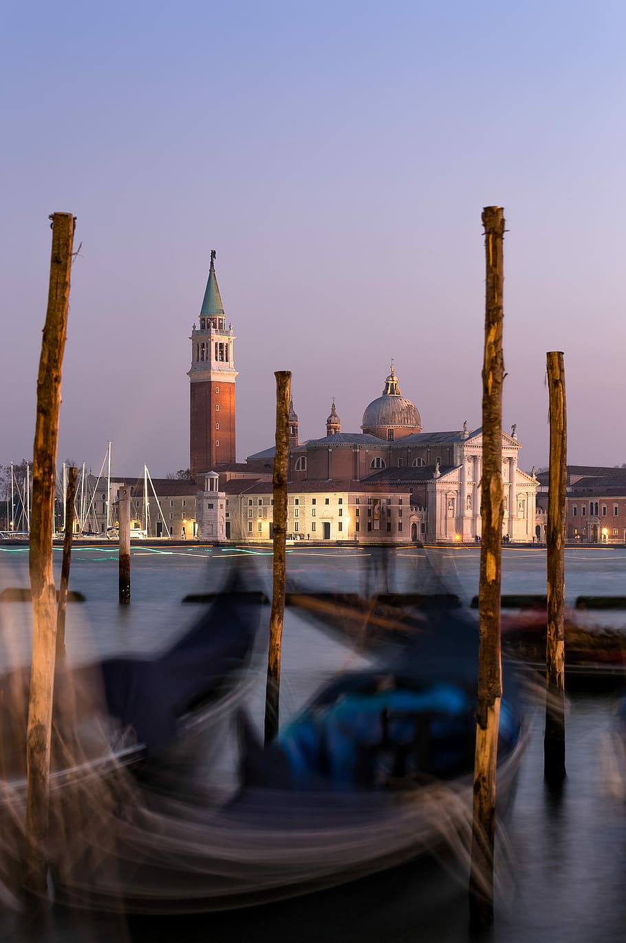 landscape photography Gothic cathedral, dock near St. Mark basilica and campanile during daytime, HD wallpaper