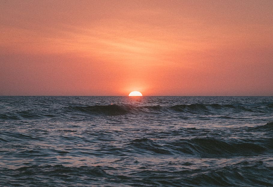 sunset on body of water, orange sky over waving ocean during sunset HD wallpaper