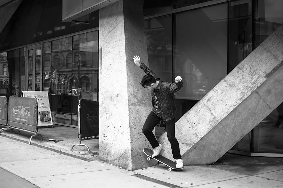 grayscale photo of man doing skateboard tricks, grayscale photo of person riding skateboard, HD wallpaper