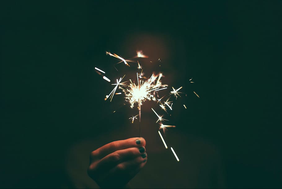 person holding lighted sparkler, person holding sparkler, firecracker HD wallpaper