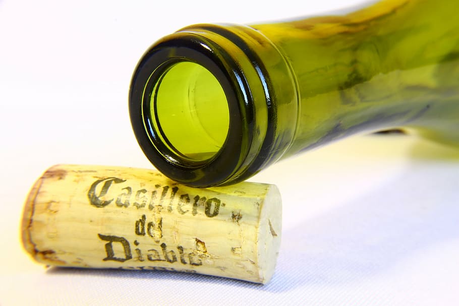 green glass bottle on cork on white surface, bottleneck, wine, HD wallpaper
