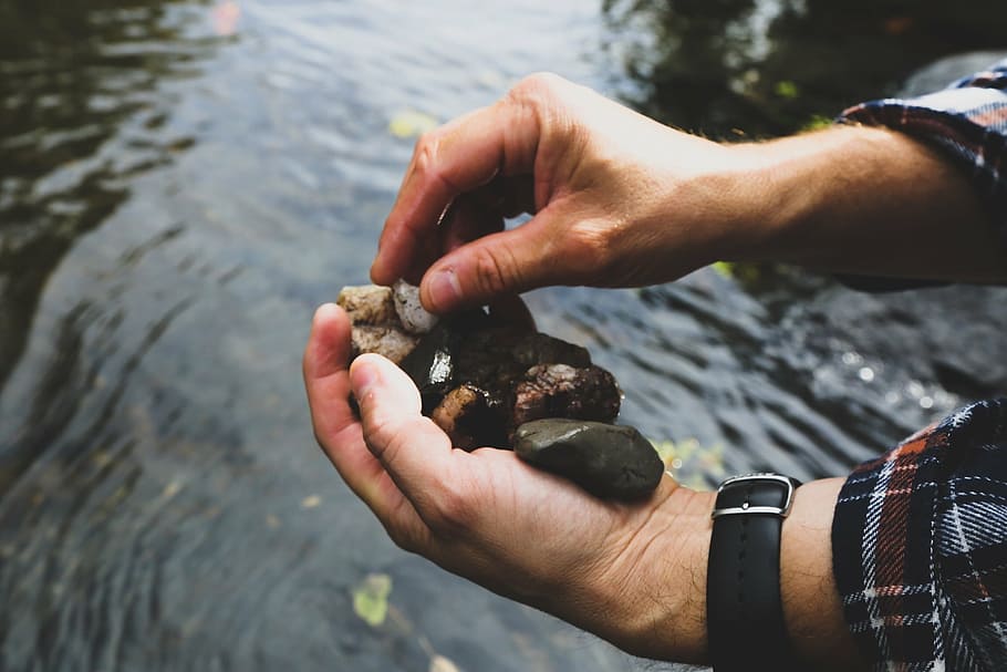 outdoors, nature, river, rocks, plaid, water, hand, human hand HD wallpaper