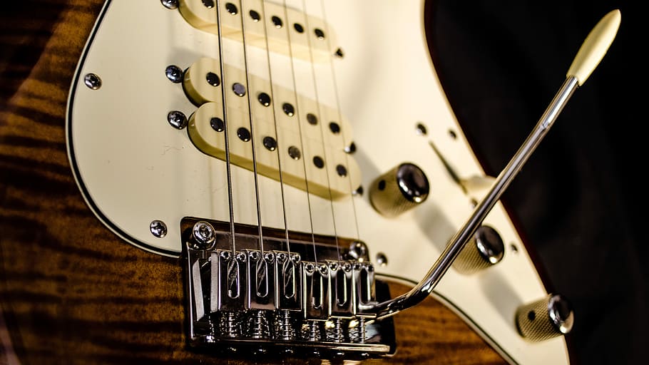 close up photography of brown electric guitar, brown and white electric guitar with tremolo