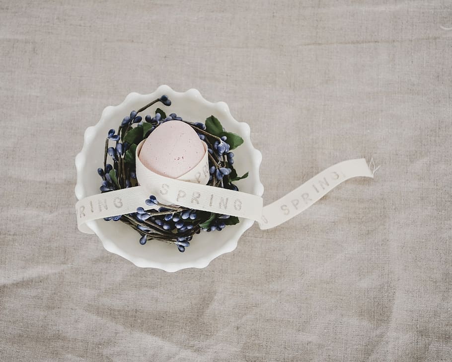white ribbon on white plastic bowl, spring sash on bowl, egg HD wallpaper