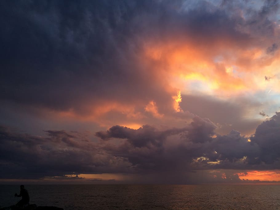 cloudy sky during golden hour, clouds, ocean, beach, sunset HD wallpaper