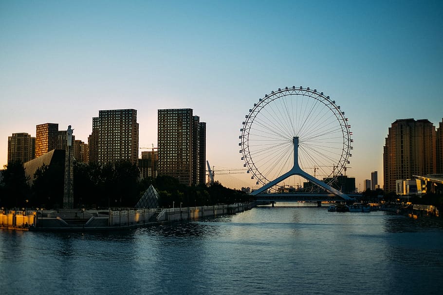 ferris wheel over body of water, ferris wheel beside body of water HD wallpaper