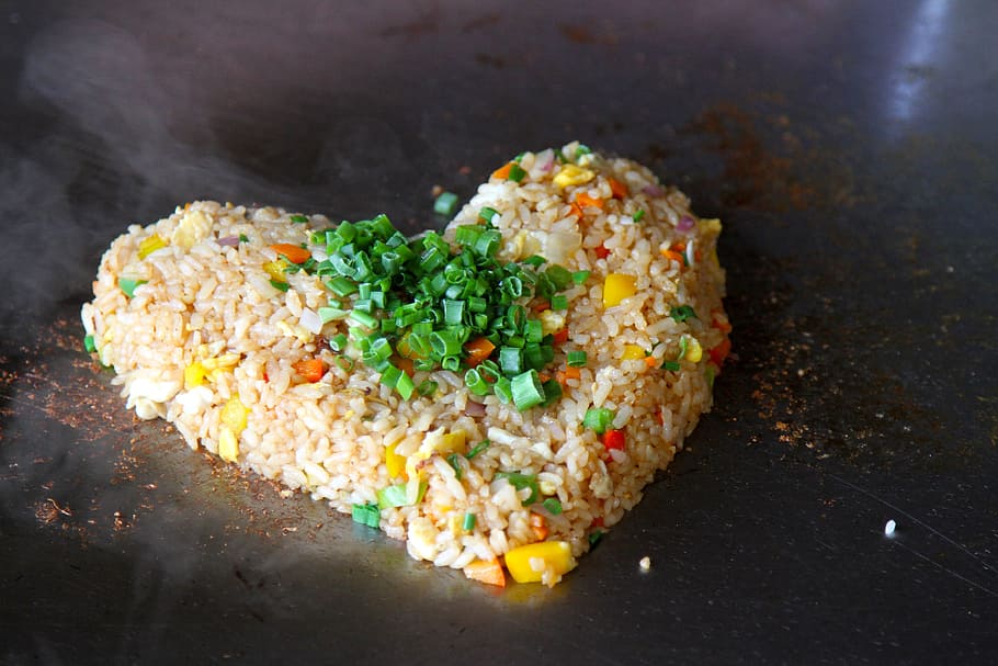 heart-shape rice on brown surface, teppanyaki, steak, fire HD wallpaper