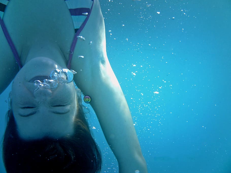 underwater closeup photo of woman, diving, girl, dive, hold your breath, HD wallpaper