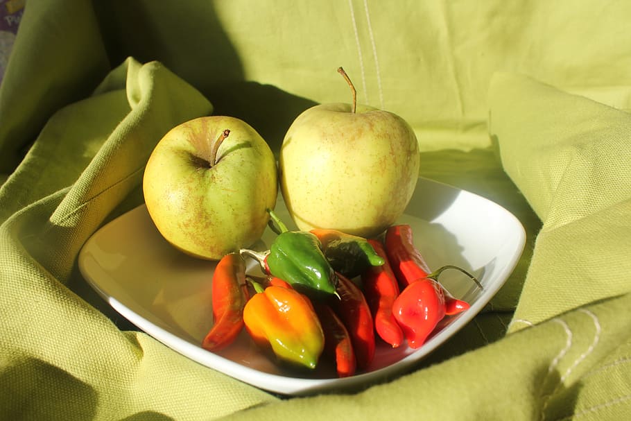 peppers, chilli, red, green, orange, vegetables, apple, decorative HD wallpaper