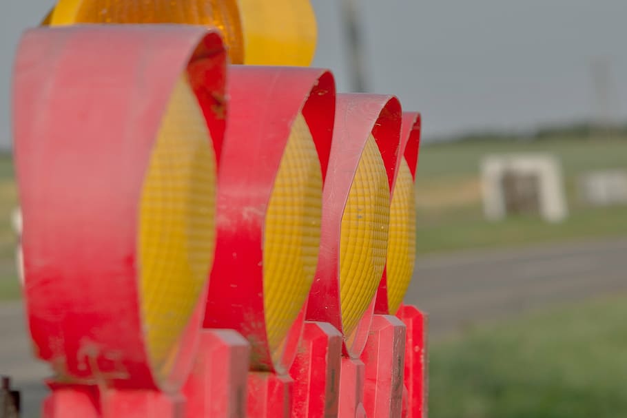 warning light, traffic, lamp, note, traffic sign, road, attention HD wallpaper