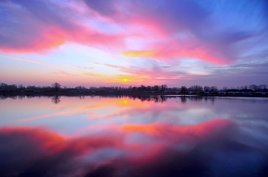 Beautiful purple and pink horizon sunrise in the sky in Cuxhaven., sunset over the horizon HD wallpaper